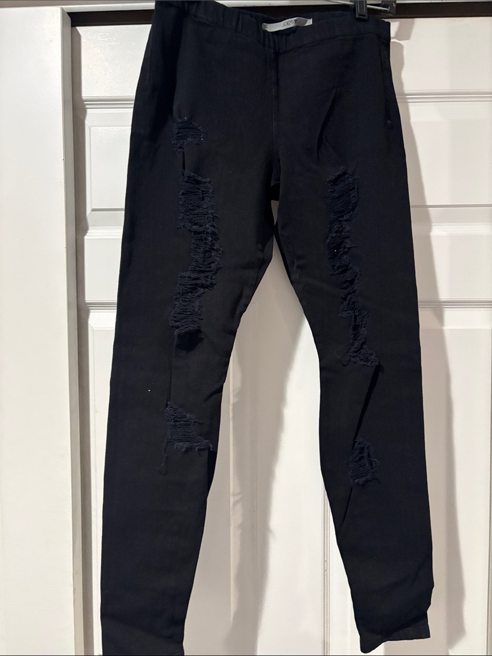 Woman’s Distressed Black Jegging